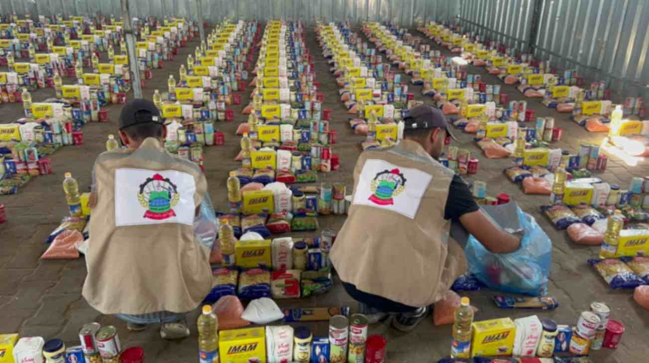 Irshed distributed-food parcels in Gaza